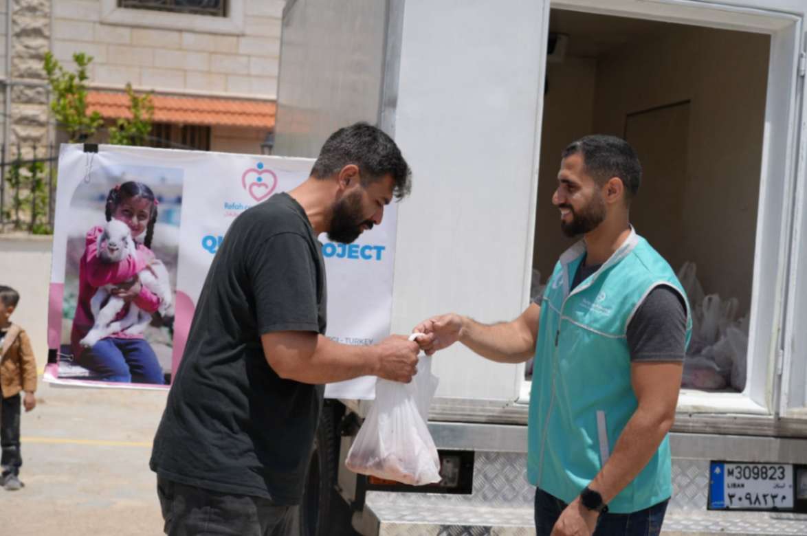 Distributing-adha-qurbani